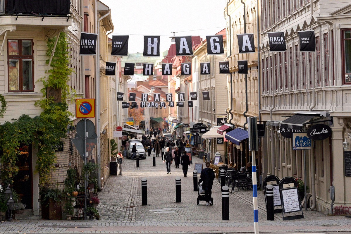 Die Haga Nygata mit ihren Holzhäusern, Cafés und Boutiquen im Viertel Haga